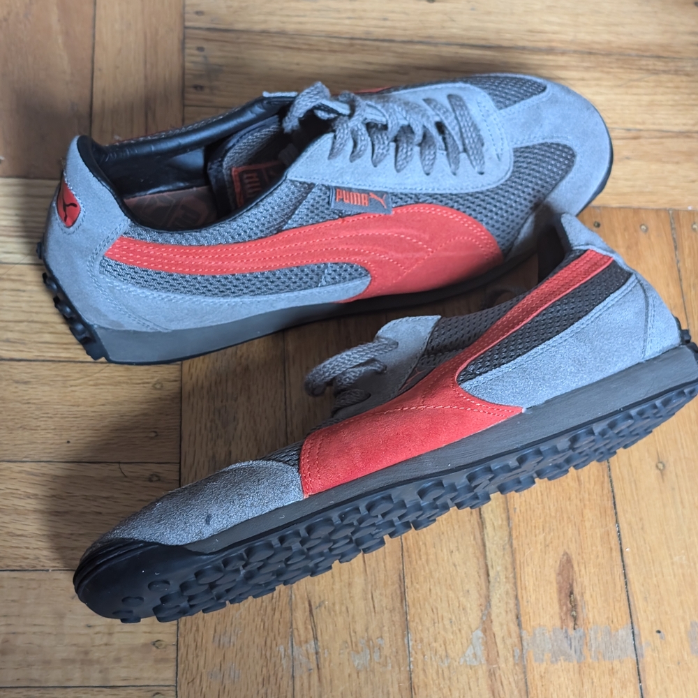 Puma Men's Gray and Red Sneakers